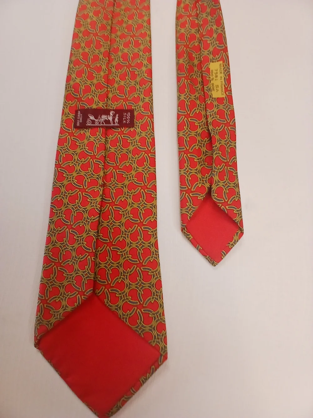 Vintage Hermes Paris 7581 SA Red with Interlocking Gold Horseshoe Chain France.